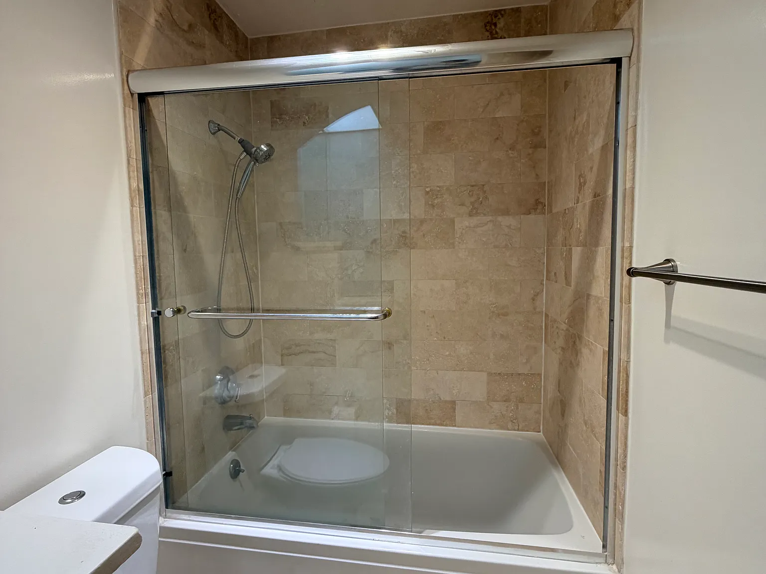 1 bed, 670 sqft, $1,999 — Photo 3