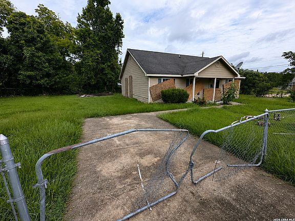 3rd image of 480 FLETCHER ST