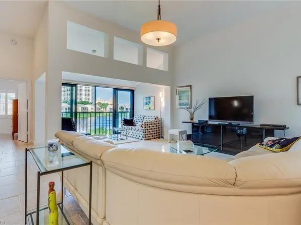 565 Beachwalk Cir, Naples, FL