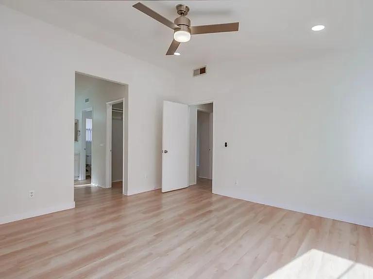 11655-8 Compass Point Dr N — Photo 51