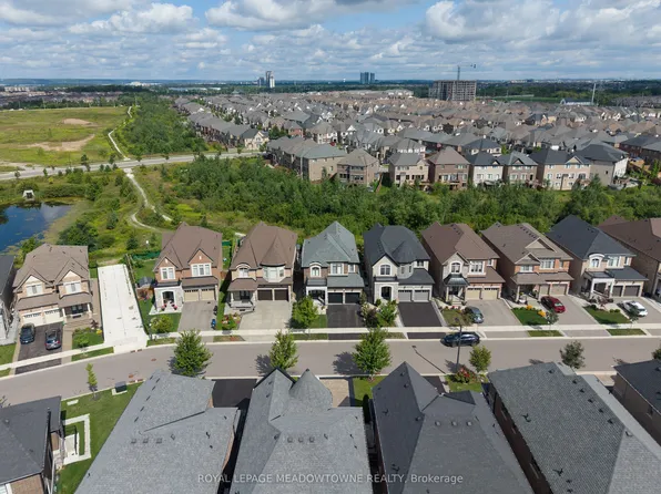 461 Parent Pl, Milton, ON L9E 1L2