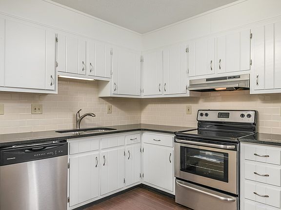 3rd image of 3303 Black Oak Cir