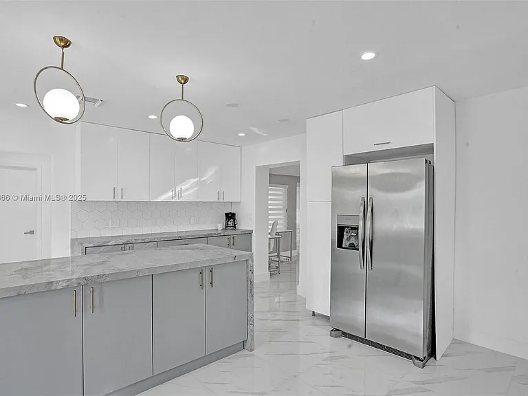 725 Harrison St — Photo 11