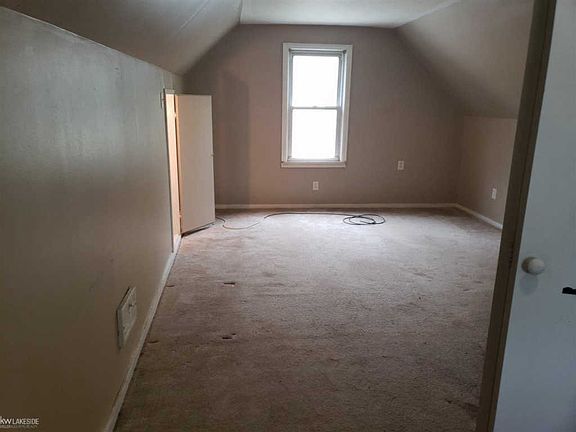 4th image of 18802 Glenmore