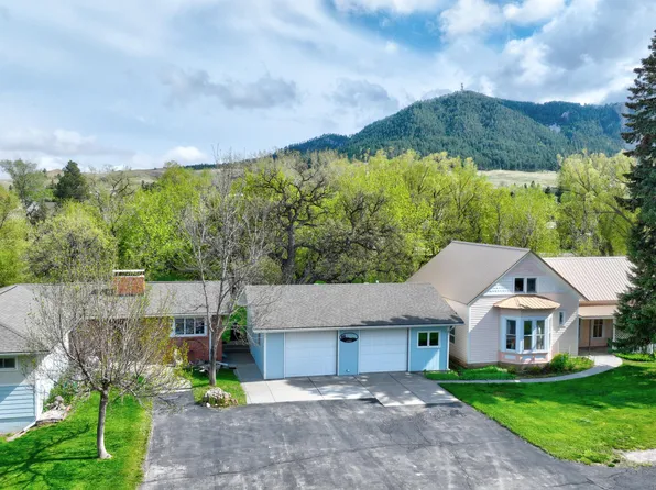 318 E Sewell St, Sundance, WY 82729