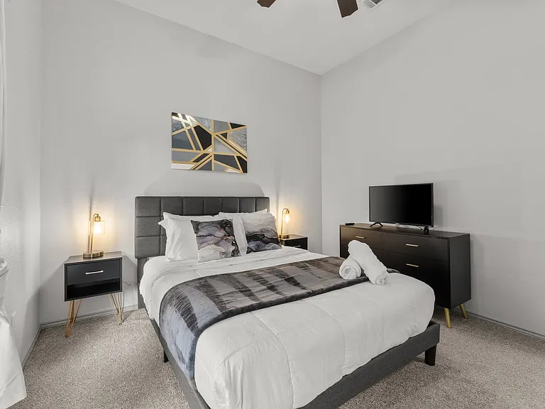 10313 Samantha Dr — Photo 28