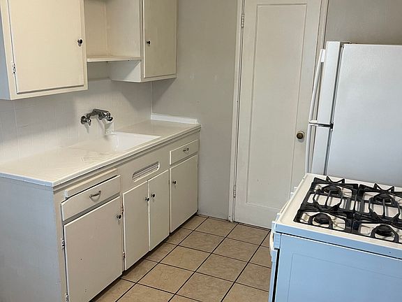 4th image of 2827 O St APT 3