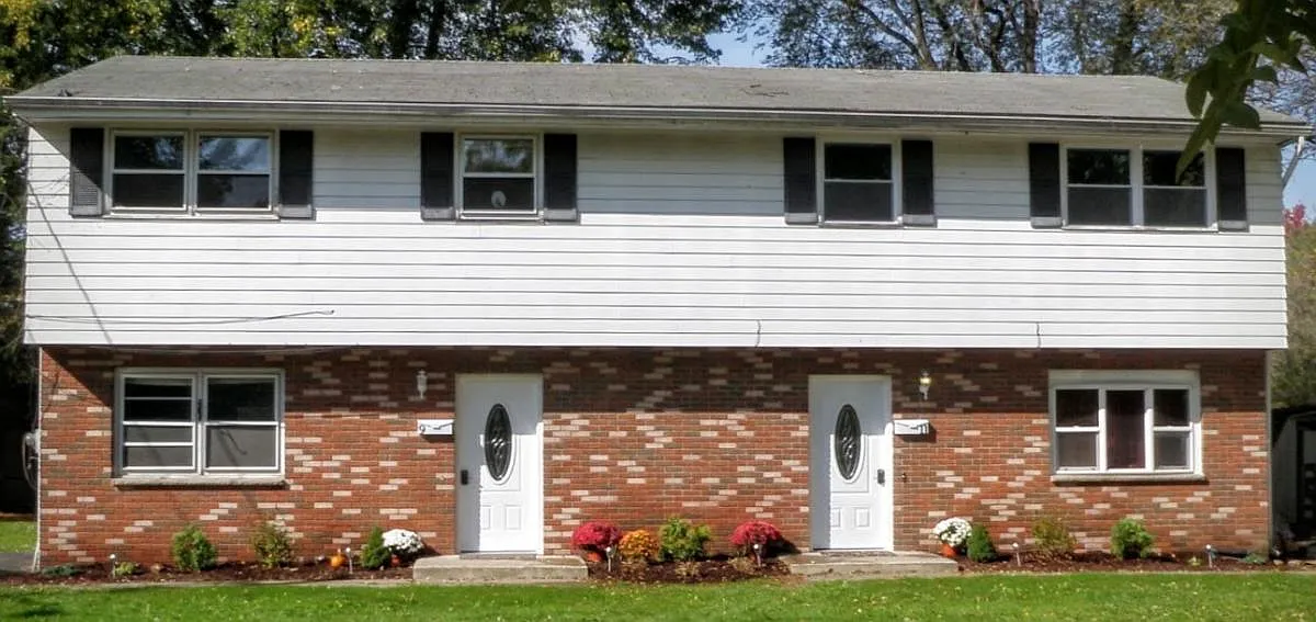 3 bed, 1.5 bath, 1350 sqft, $1,675 — Photo 2