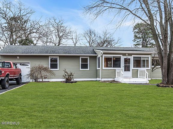 3rd image of 252 Ashwood Drive