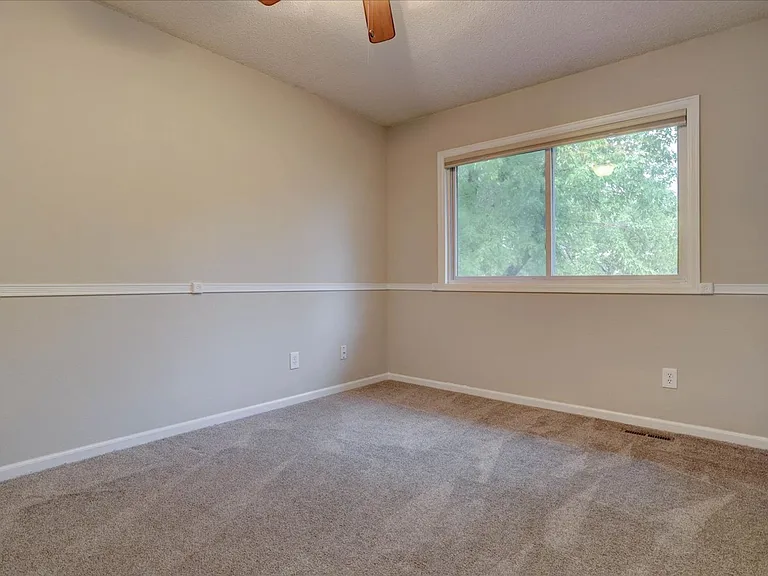 10701 Hobbit Ln — Photo 23