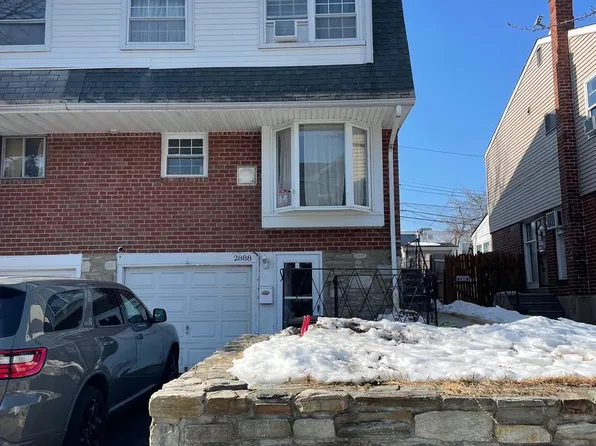 2888 Walnut Hill St, Philadelphia, PA 19152