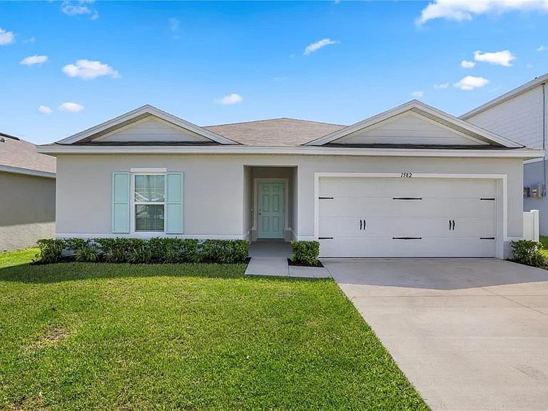 1582 Finnigan Cir — Photo 4