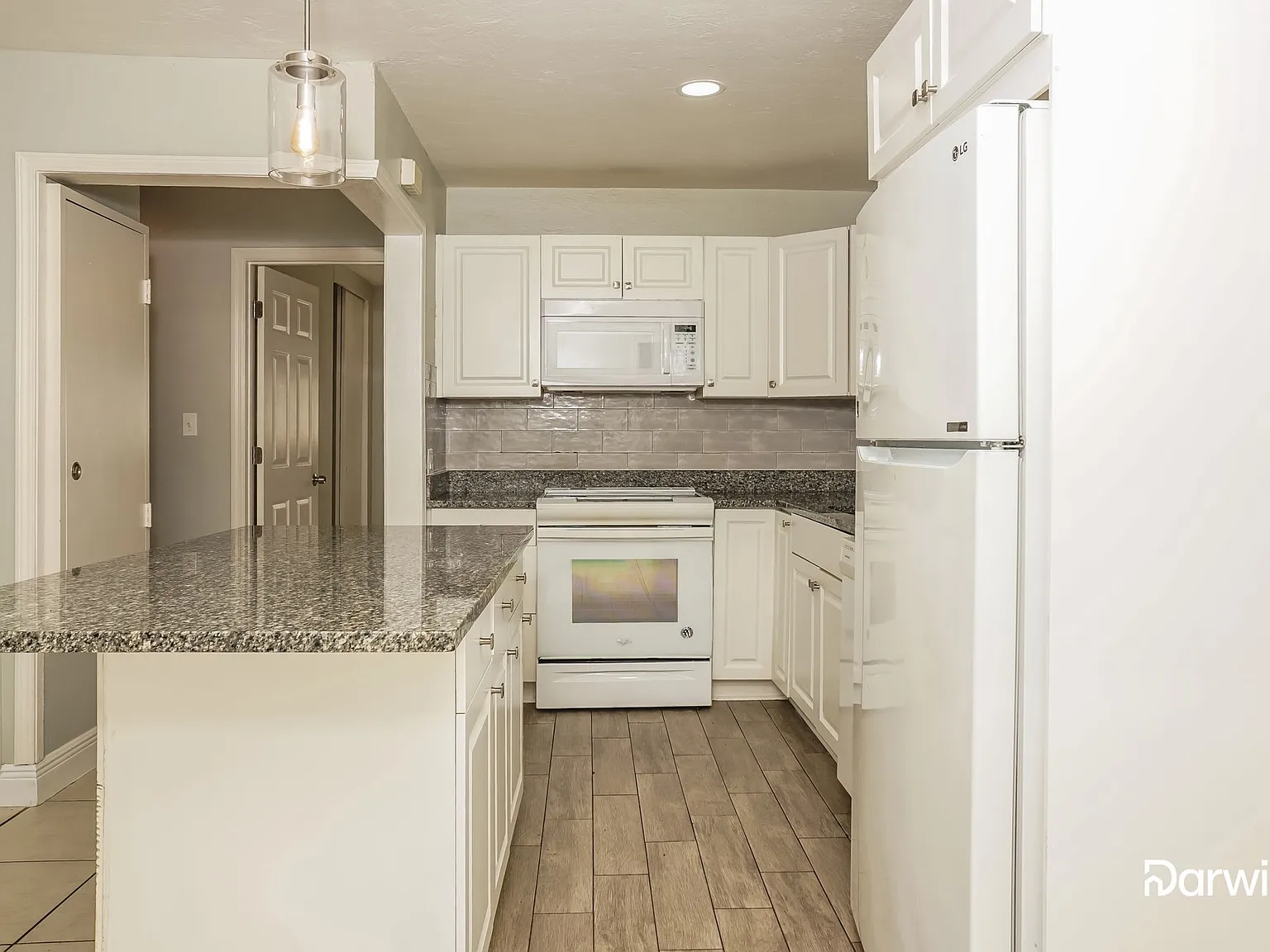 3 bed, 2.0 bath, 1465 sqft, $1,965 — Photo 3