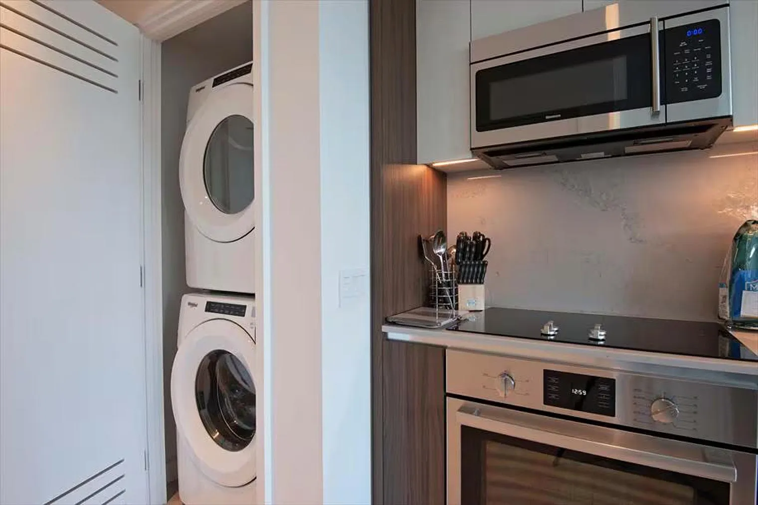 1 bed, 1.0 bath, 721 sqft, $8,100 — Photo 4