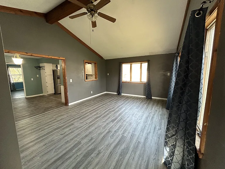 225 Bates St — Photo 2