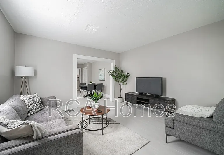 3622 N Capitol Ave — Photo 4