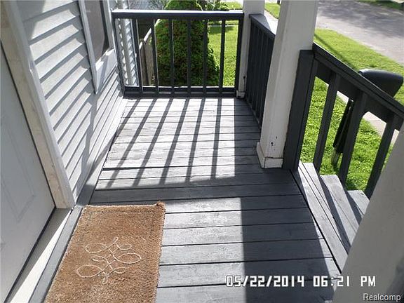 5th image of 841 Ash St