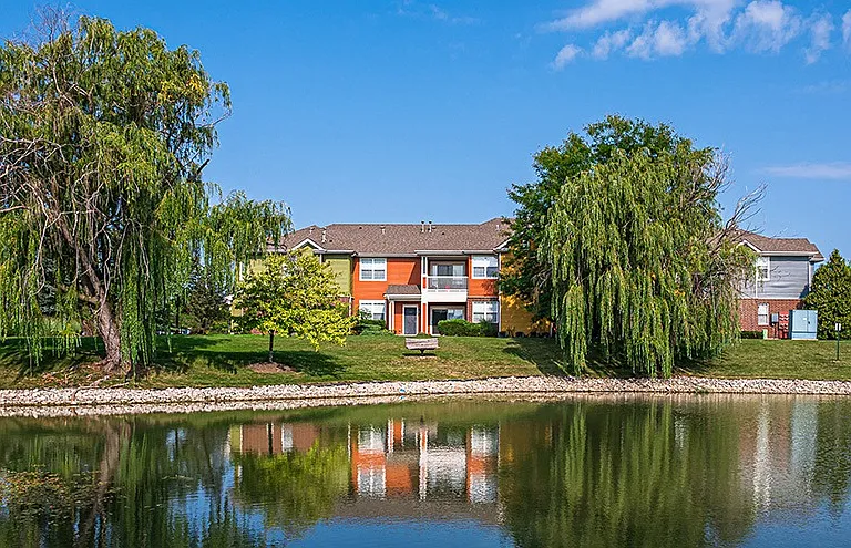 Glenmuir of Naperville Apartments — Photo 3