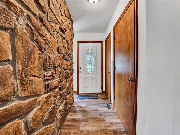 4th image of 330 Little Mountain Cir