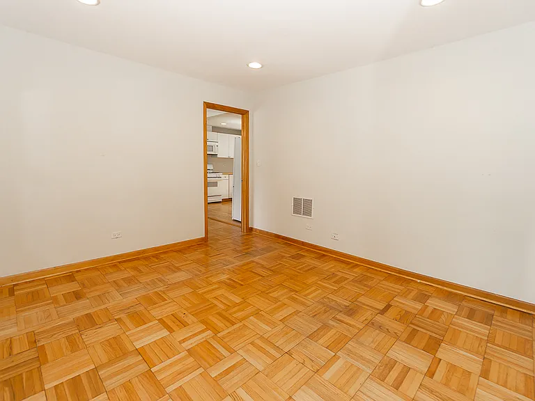 4N036 Wood Dale Rd — Photo 10