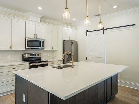 3rd image of 90 Richardson Rd