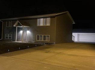 939 Roosevelt St, Waterloo, IA 50707