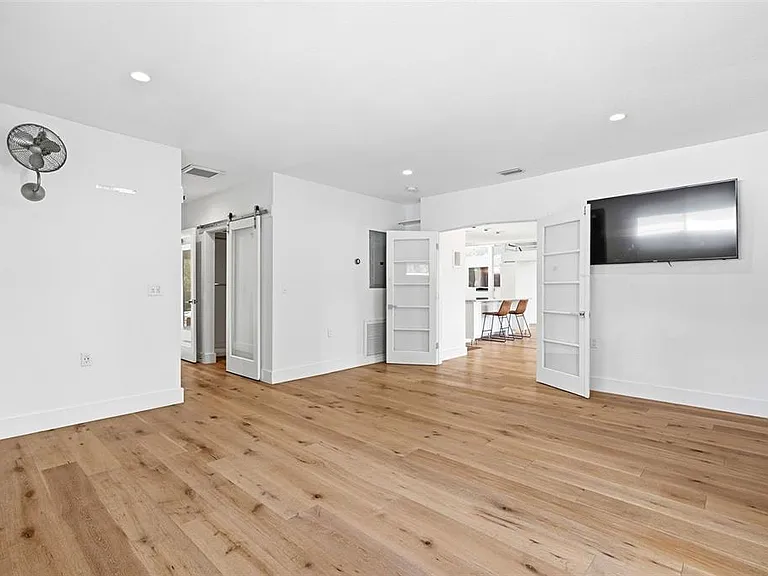 141 Giralda Blvd NE — Photo 18