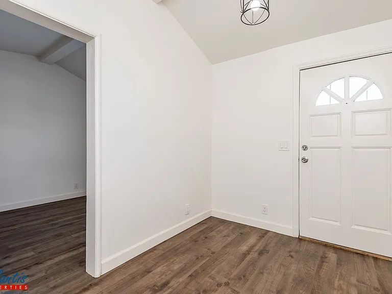 355 N Autumn St #365 — Photo 3