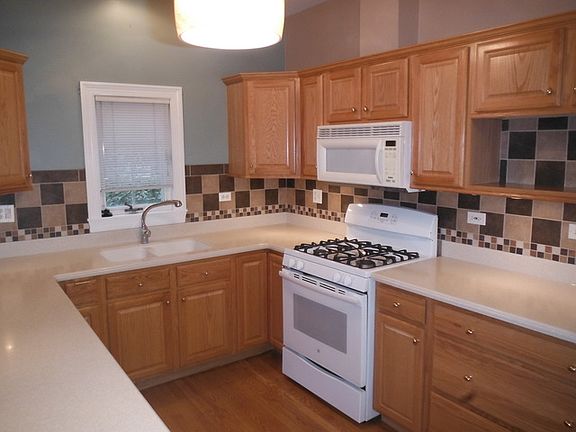 5th image of 211 Heather Ln #211