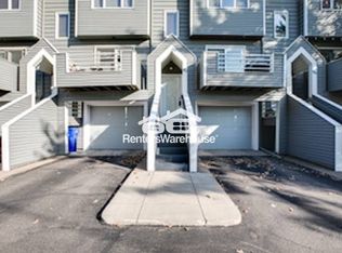 882 Hunt Pl, Saint Paul, MN 55114