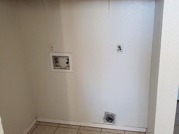 3rd image of 2311 Flintstone Cir