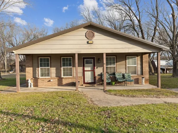 906 SW 13th St, Wagoner, OK 74467