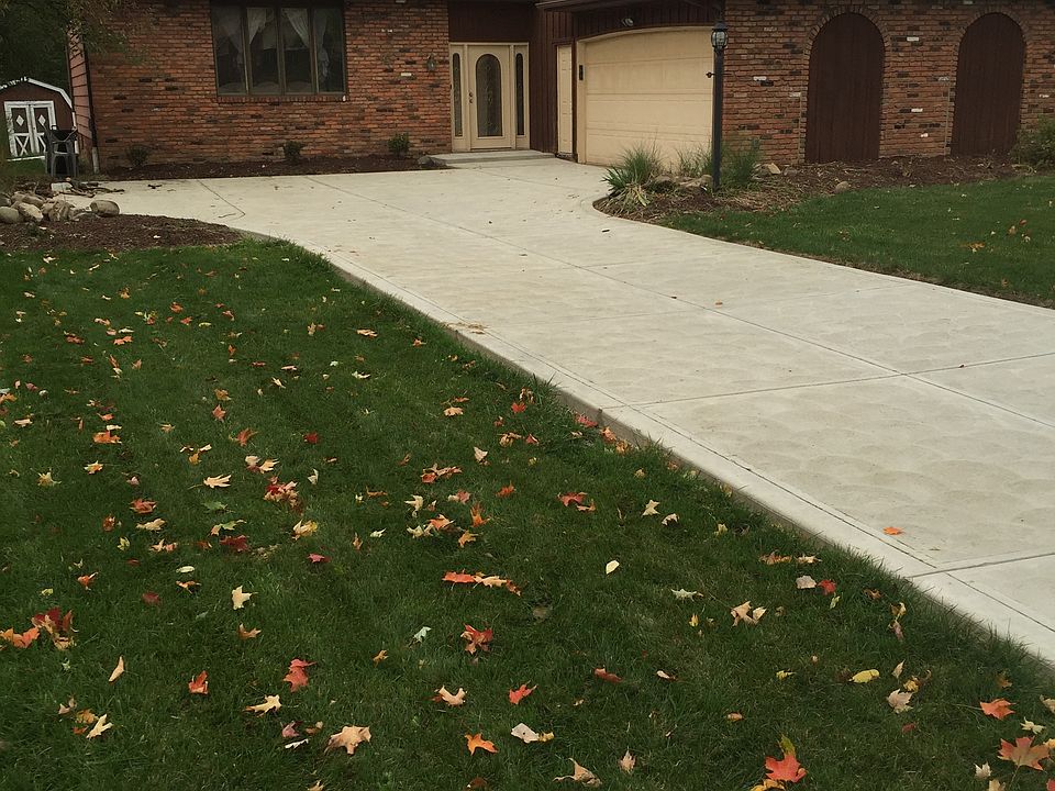 1st image of 9601 Applewood Dr