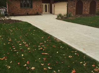 9601 Applewood Dr, North Royalton, OH