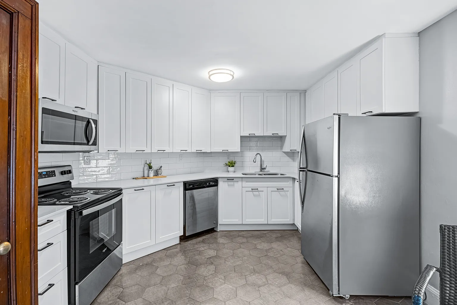 383 Wellington St W #1351709 photo 1
