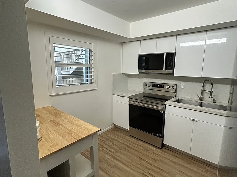 New stove/microwave.