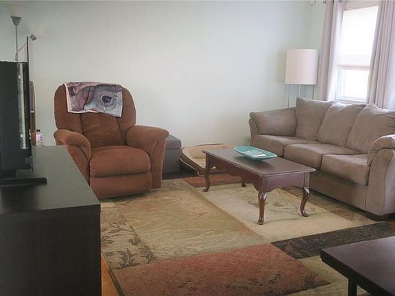 4th image of 2 Saxon Ln