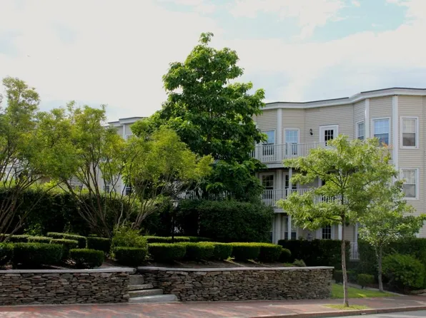 158 Pearl St APT 4, Portland, ME 04101