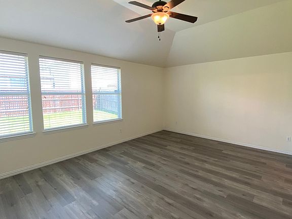 4th image of 211 Parakeet Dr