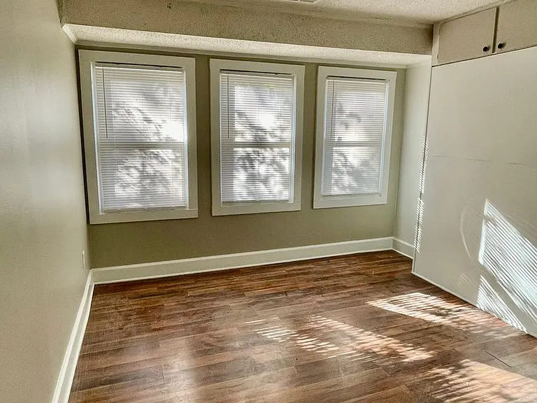 1131 Amelia Ave — Photo 9