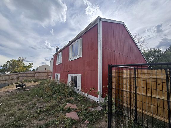 4th image of 2219 Pine Ave
