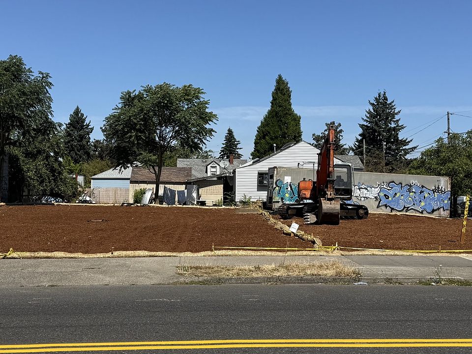 1st image of 1455 N Killingsworth St