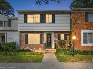 20549 Williamsburg Ct, Harper Woods, MI 48225
