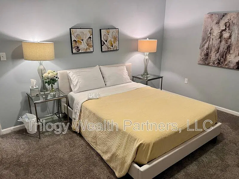 2 bed, 1.0 bath, $2,000 — Photo 3