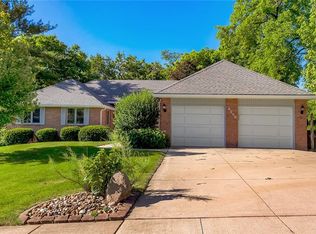 4320 Beaver Hills Dr, Des Moines, IA 50310