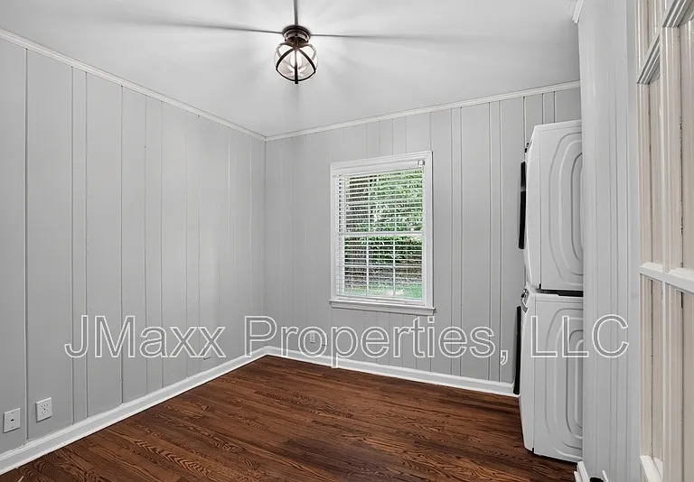 807 Cardova Dr NE — Photo 18
