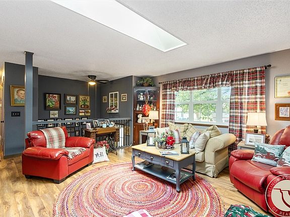 3rd image of 1941 Dogwood Dr