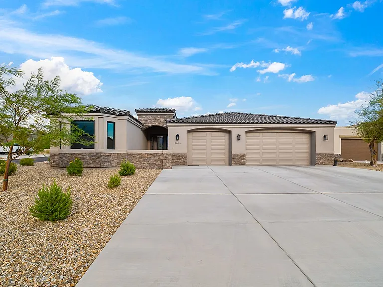 2836 Steamboat Dr — Photo 1