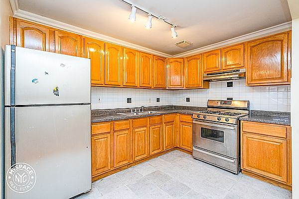 1st image of 608 Sterling Pl #2