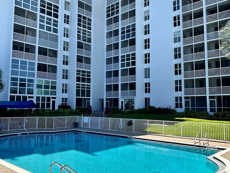 1391 S Ocean Blvd — Photo 19